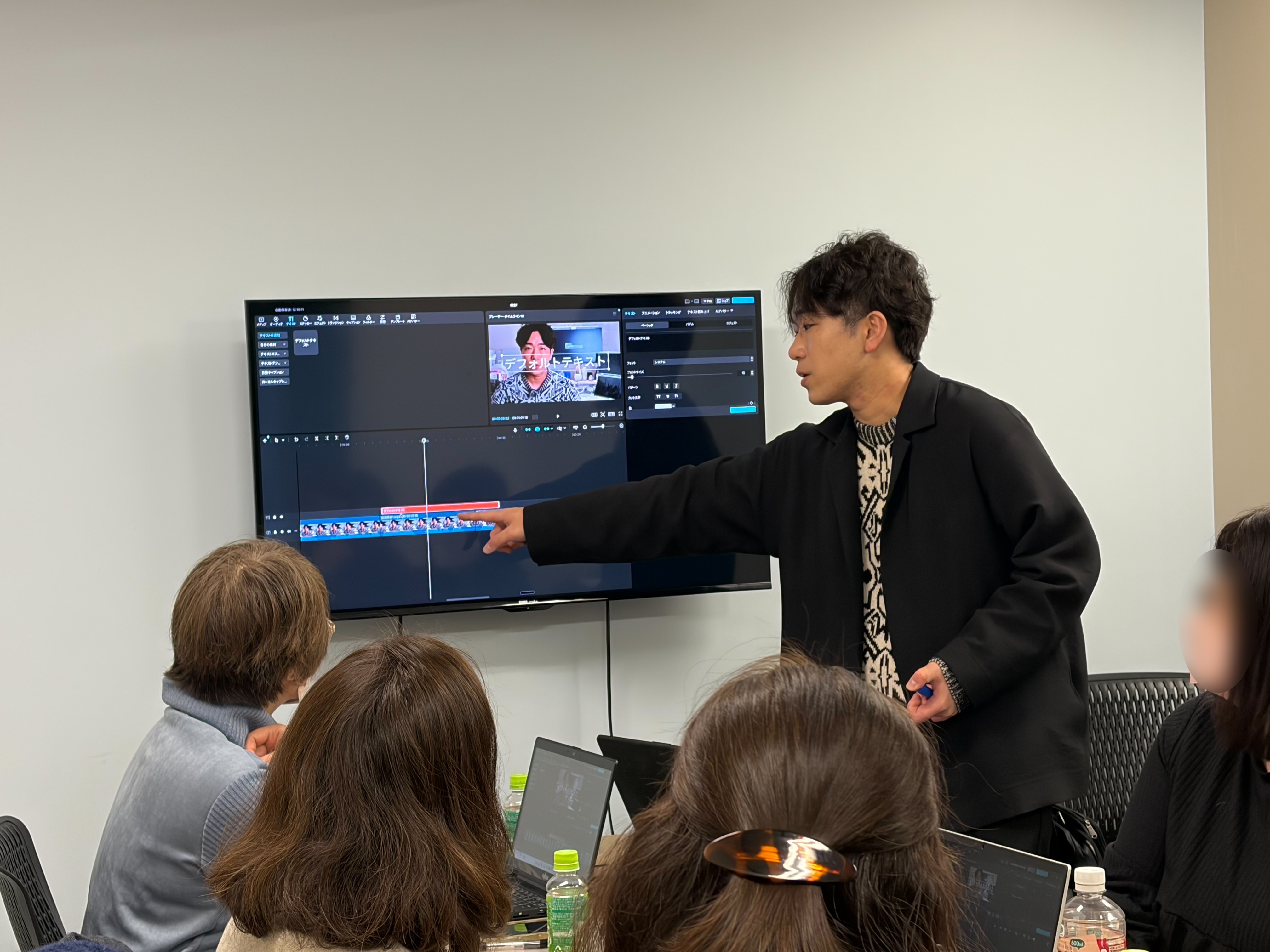 セミナーの様子：講師が編集画面を解説