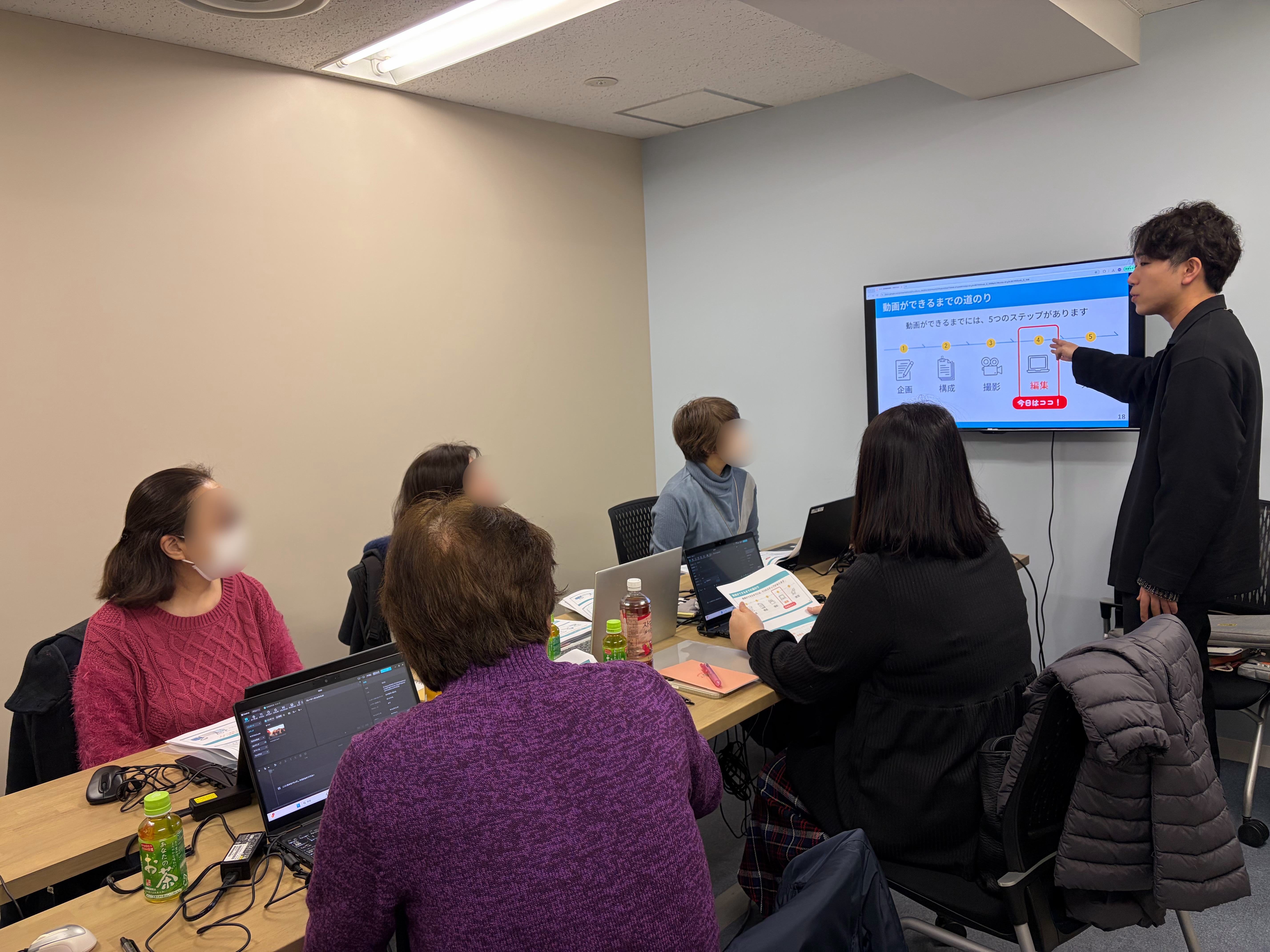 セミナーの様子：スライドで学習ステップを解説