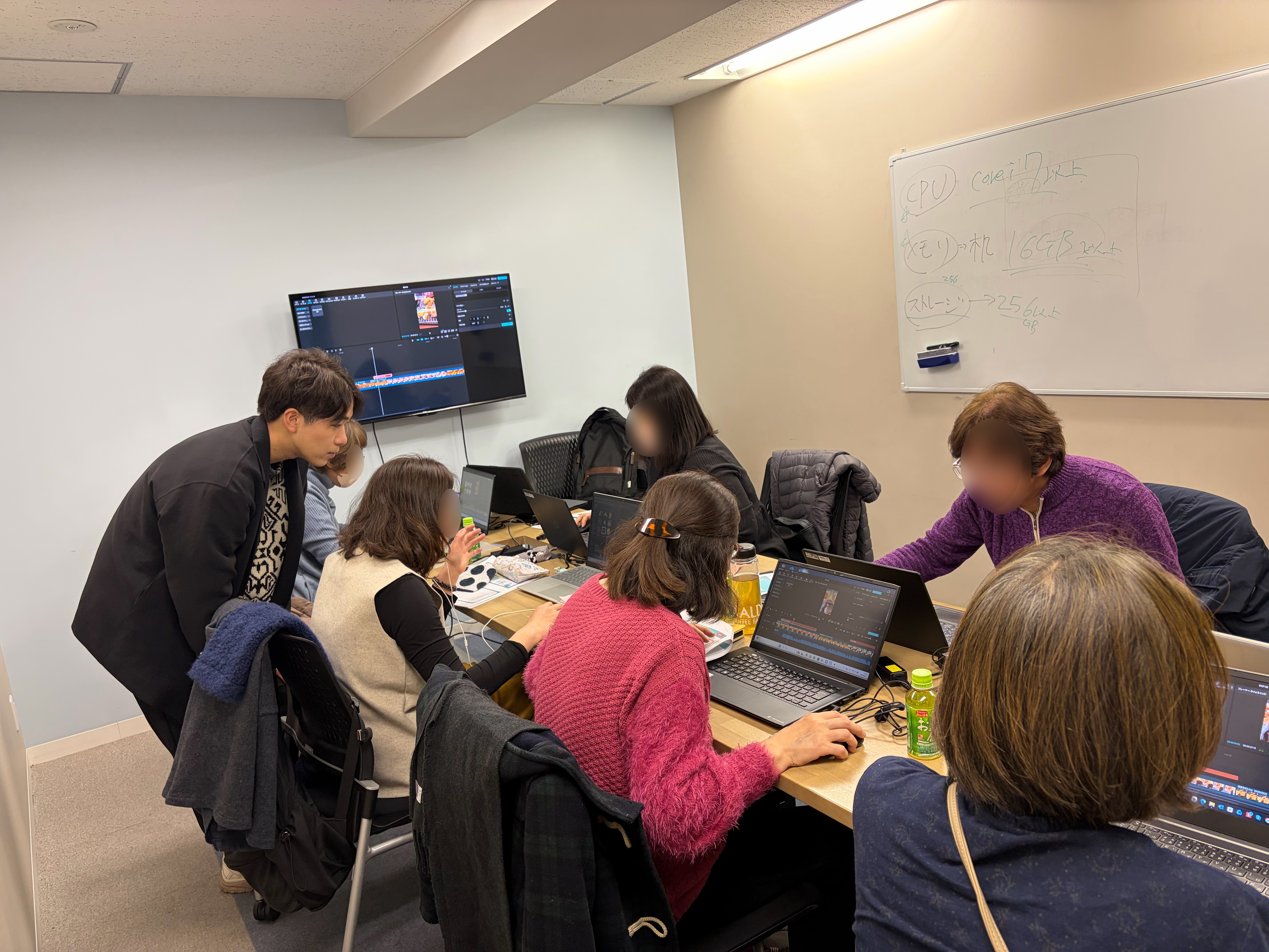 セミナーの様子：少人数で和やかな雰囲気